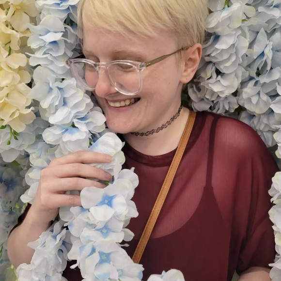 Meet your Posher, Lindsey - Picture 2 of 9